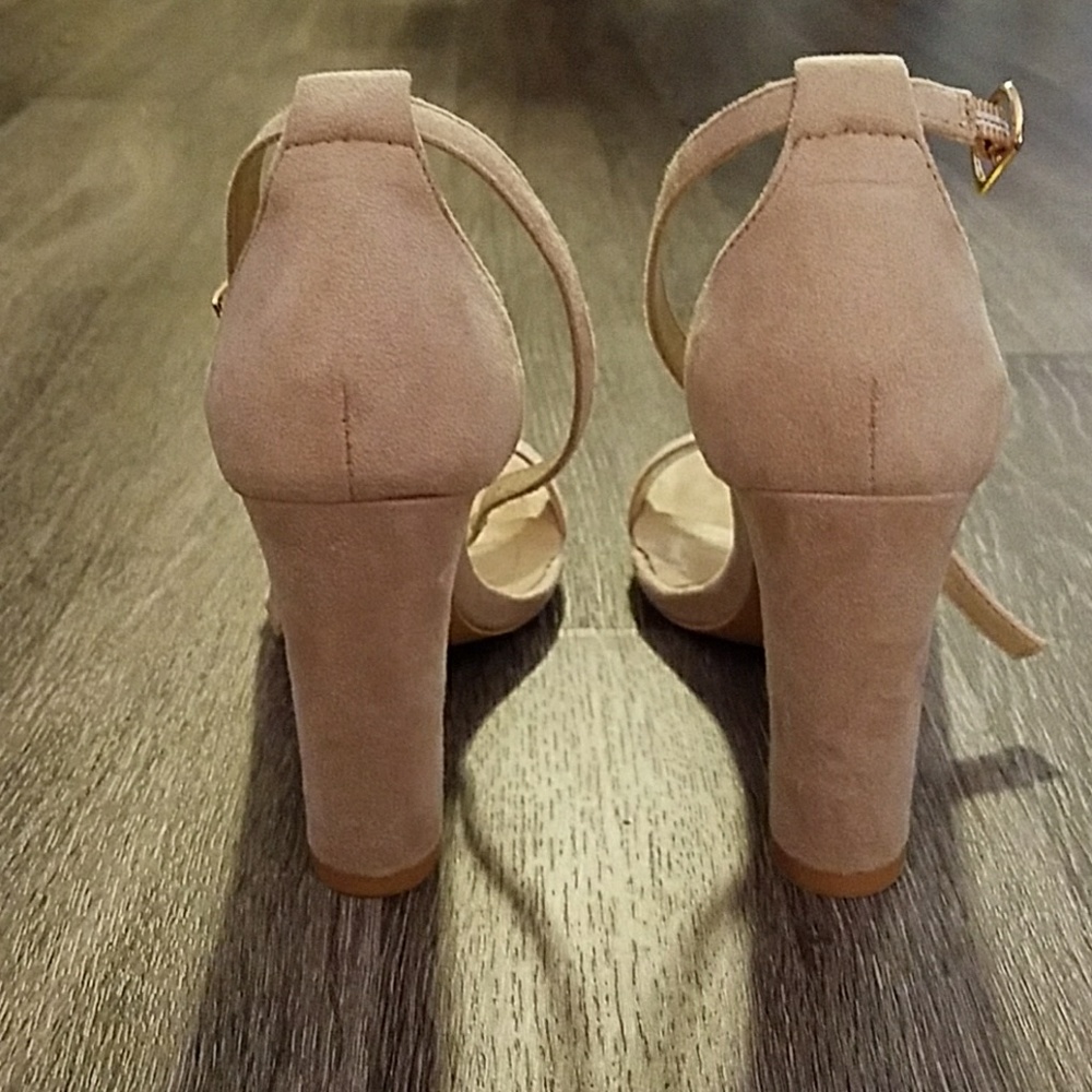 Shoes - Picture 2 of 4